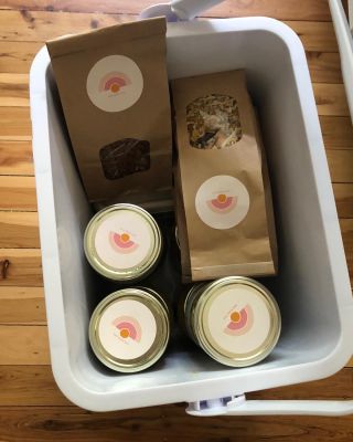 Just wanted to share this incredible postpartum food delivery service @feedmamafirst in Sydney 🙏🏽🤱🏼🌈
This delicious package of goodness arrived for my sister on her first day at home with baby. THE best gift. 

“The postpartum period is a time in a woman’s life when nutrition is paramount to her long term health and healing.” 

Ps Their ‘worlds best muesli bars’ truly are the best we’ve tasted. Highly recommend this service to Sydney mamas xxx #foodismedicine #postpartumnutrition #postpartumfooddelivery